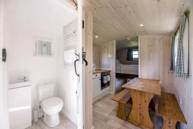 Honeysuckle Farm Hut 4 - Suffolk Farm Holidays - İç Mekan
