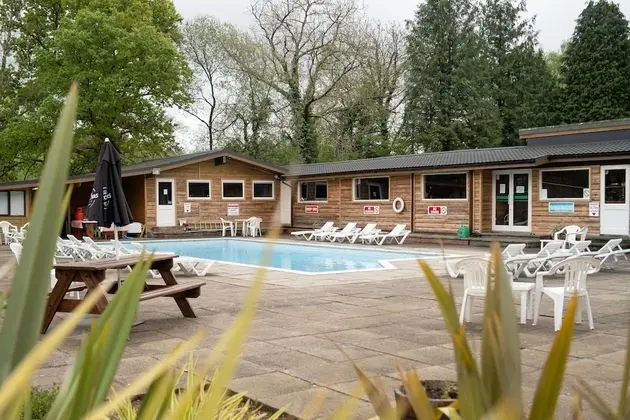 Honeysuckle Lodge set in a Beautiful 24 Acre Woodland Holiday Park - Havuz