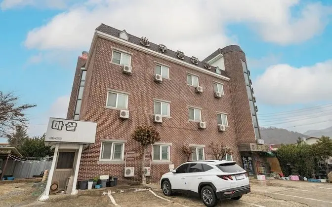 Hongcheon Woodeungjang Motel - Dış Mekan