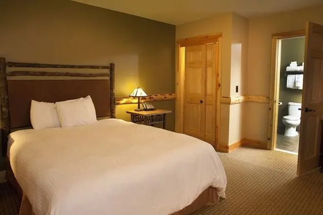 Hope Lake Lodge & Indoor Waterpark