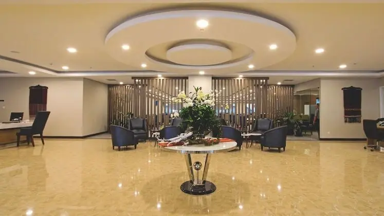 Horison Sky Kualanamu - CHSE Certified - Lobi