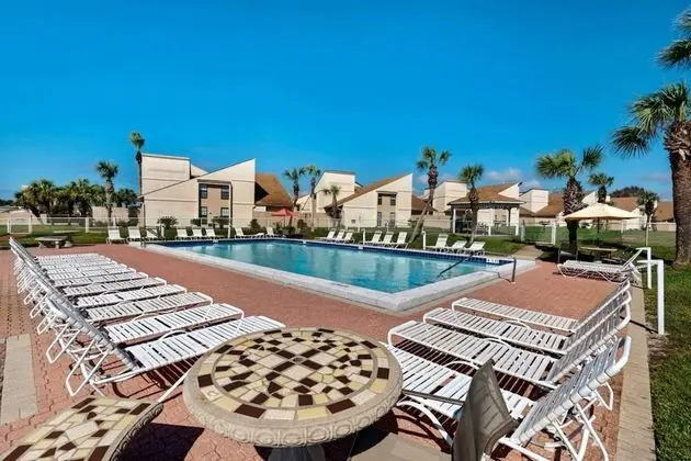 Horizon South by Book That Condo