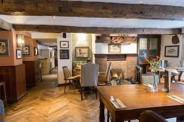 The Horse & Farrier Inn and The Salutation Inn - Yerinde Yemek
