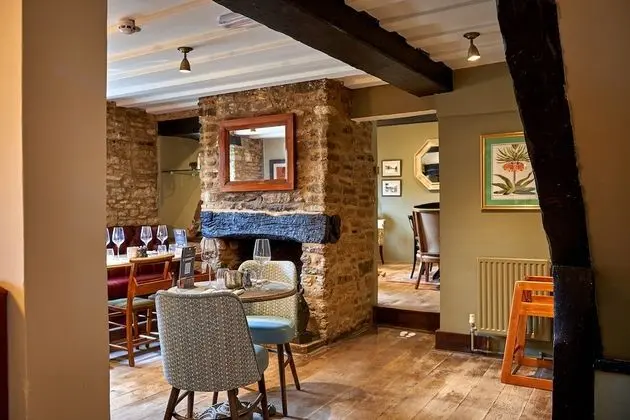 The Horse & Groom Inn - İç Mekan