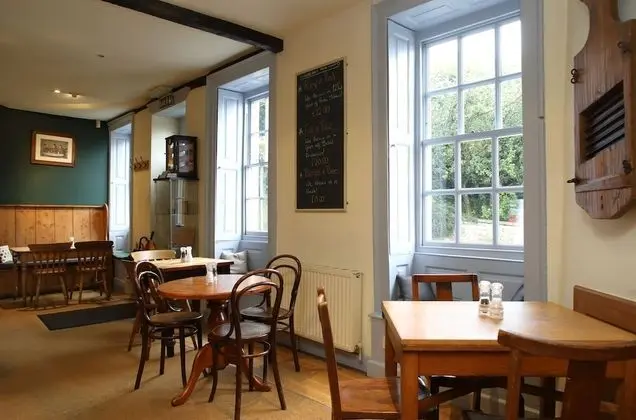 Horse and Groom - Lobi