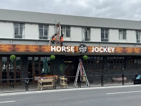 Horse and Jockey Inn - Dış Mekan