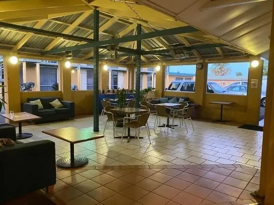 Horse And Jockey Hotel Motel - Yerinde Yemek