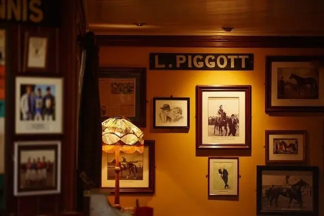 Horse and Jockey Hotel - Öne Çıkan Resim