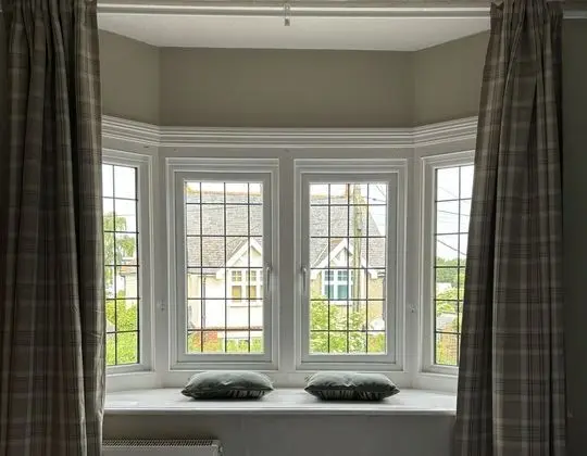 The Horseshoe and Castle - Genel