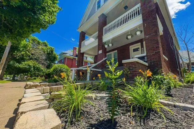 The Horseshoe Falls Villa- 6BR Free Parking, Minutes From Falls & Casino - Dış Mekan