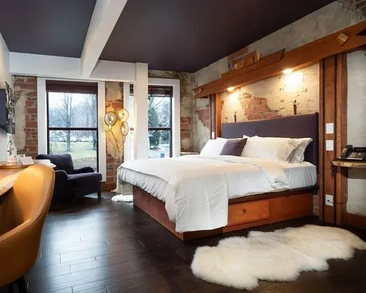 The Horton Hotel and Rooftop Lounge