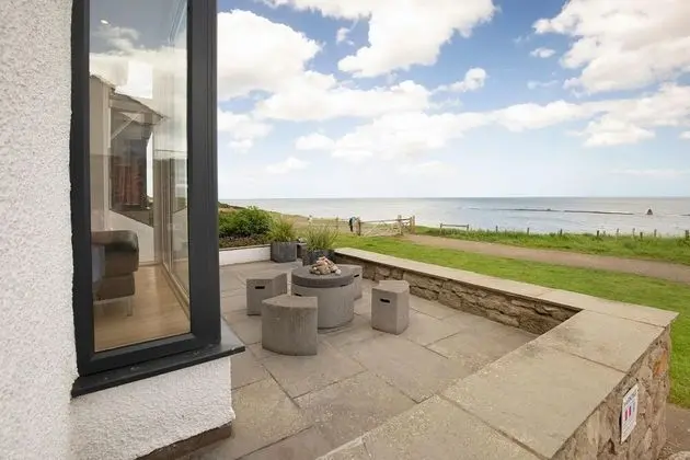 Host Stay Craster Rocks