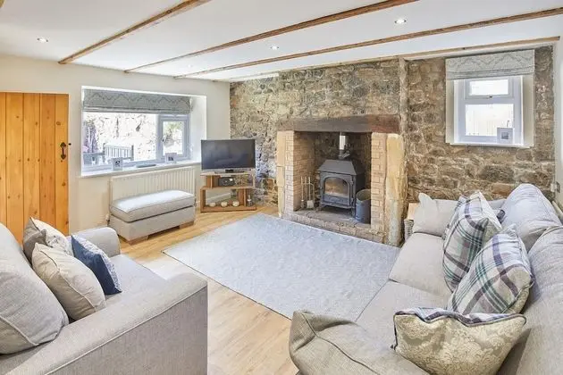 Host Stay Eden Cottage