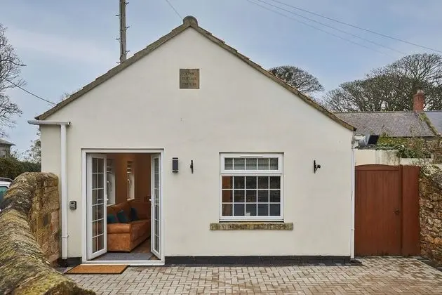 Host Stay Iona Cottage