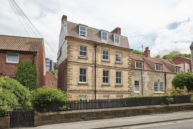 Host Stay Leesholme Loft