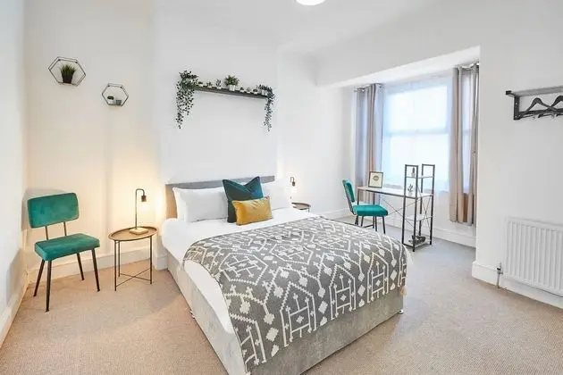 Host Stay Leven Locke