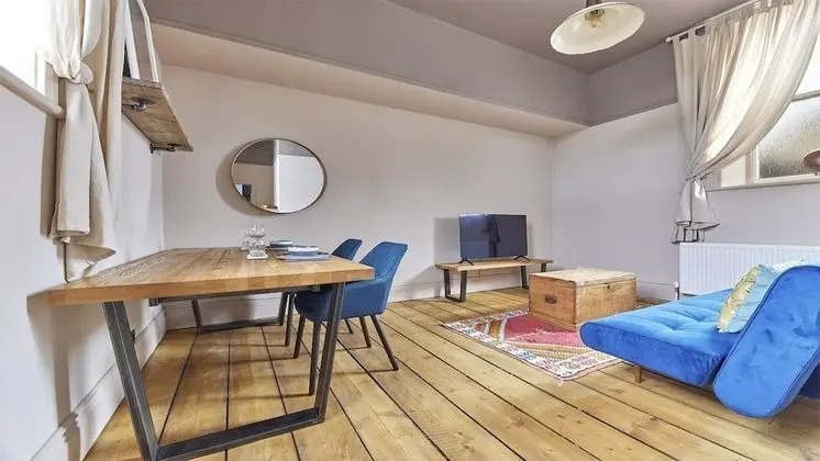 Host Stay The Old Courtroom Flat