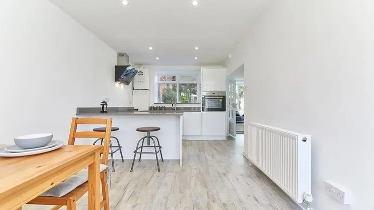 Host Stay The Pink House