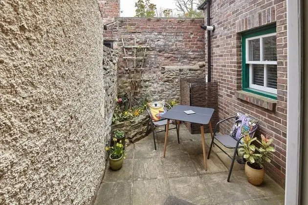 Host Stay Rose Cottage