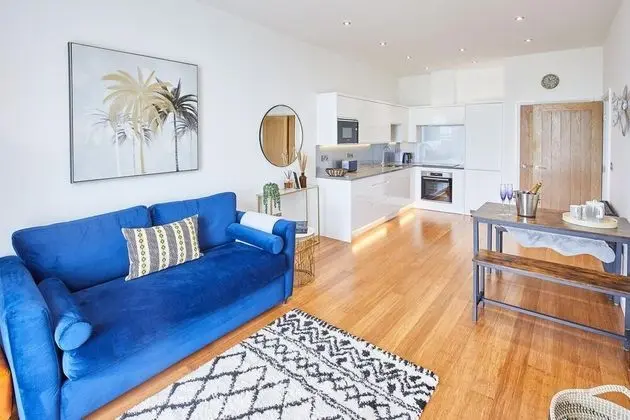 Host Stay Saltwater Suite