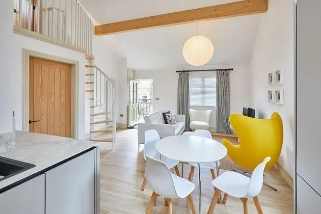 Host Stay Sunshine Cottage