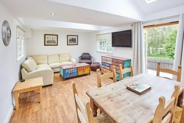 Host Stay Willow Lodge
