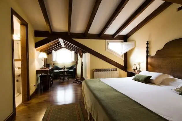 Hostal Airas Nunes by Pousadas de Compostela