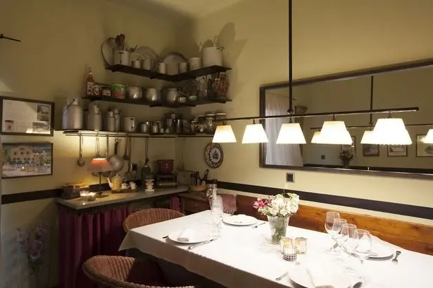 Hostal de la Plaça - Yerinde Yemek