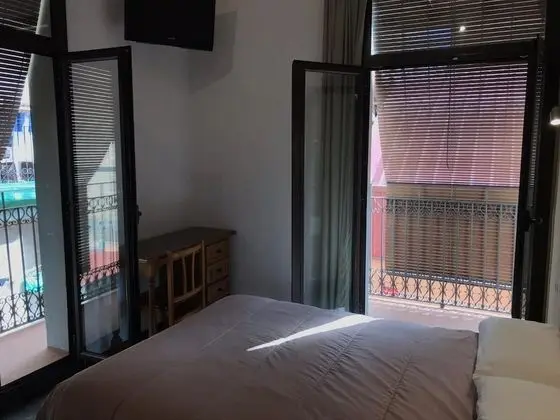 Hostal Radio - Öne Çıkan Resim