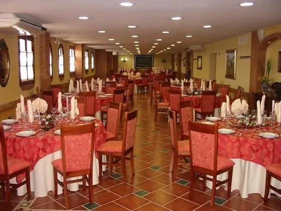 Hostal Restaurante Asador EL PAISANO - Yerinde Yemek