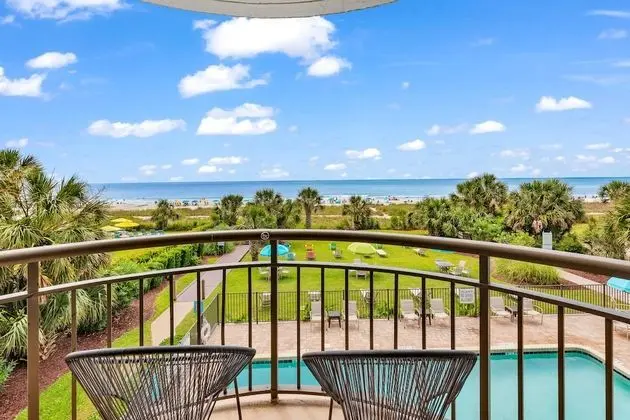 Hosteeva Oceanview Condos