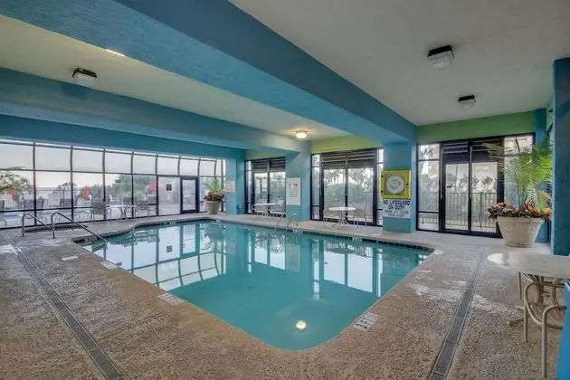 Hosteeva Oceanview Condos - Havuz