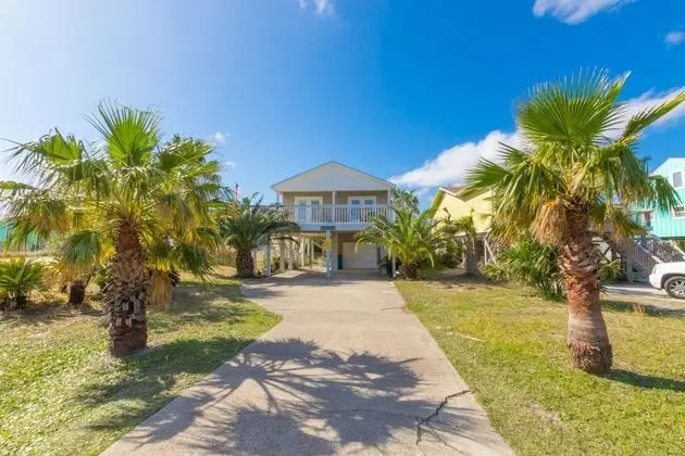Hosteeva Seaside Cottage near Beach