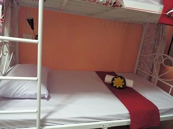 HOSTEL 24