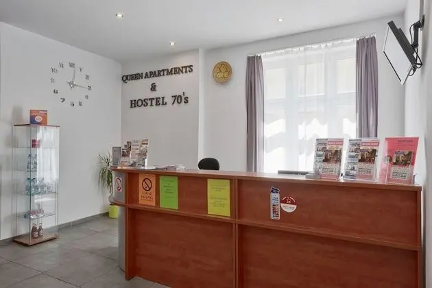 Hostel 70s and Queen Apartments - Lobi