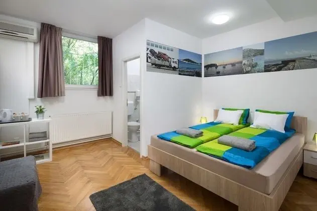 Hostel Bureau - Oda
