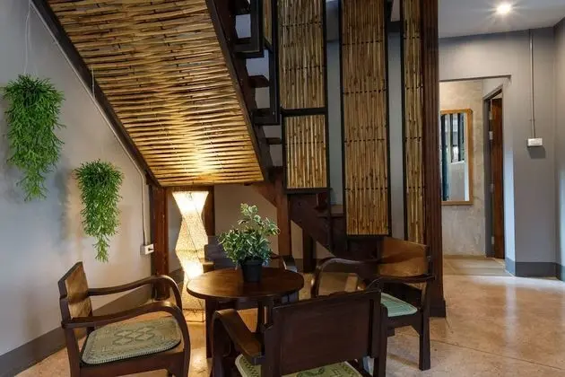 Hostel One Art & Gallery - Lobi