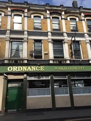 Hostel Ordnance - Dış Mekan