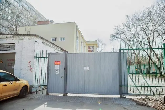 Hostel Polite Elk on Botanichesky Sad - Dış Mekan