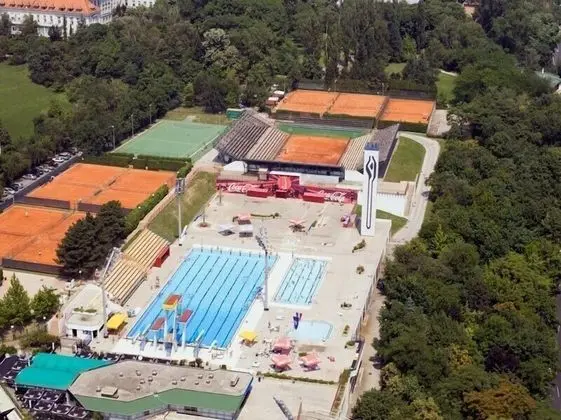 Hostel Poolside - Dış Mekan