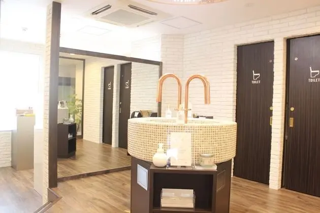 hostel & powder room crane - Caters to Women