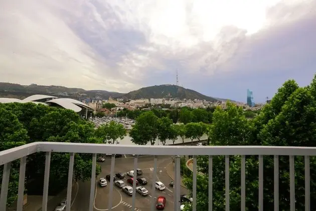 Hosthub 2 Bedroom near Dry Bridge SmartTV
