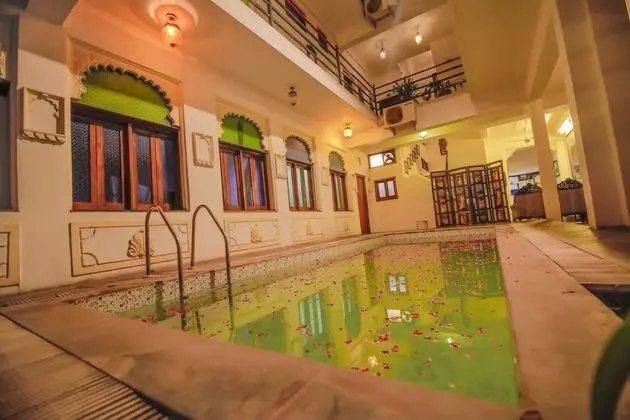 Hotal Devraj Niwas on Lake Pichola Udaipur - Havuz