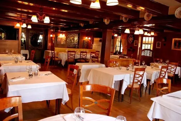 Hôtel au Boeuf - Yerinde Yemek