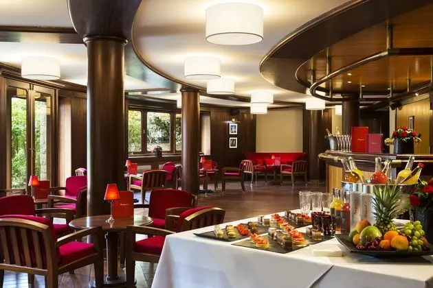 Hôtel Barrière Le Royal La Baule - Yeme / İçme