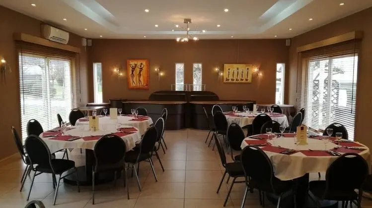 Hôtel Confort Le Moulin Rouge - Yerinde Yemek