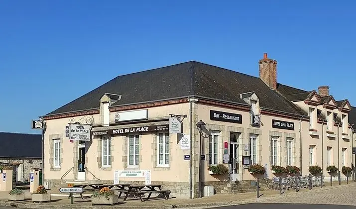 Hôtel de la place - Dış Mekan