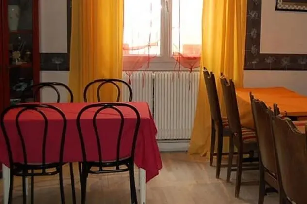 Hôtel des Jacobines - Yerinde Yemek