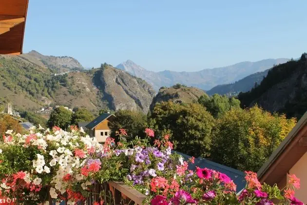 Hôtel du Crêt Rond - Logis - Dış Mekan