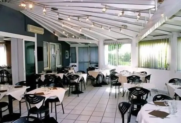 Hôtel du Moulin à Vent - Yerinde Yemek